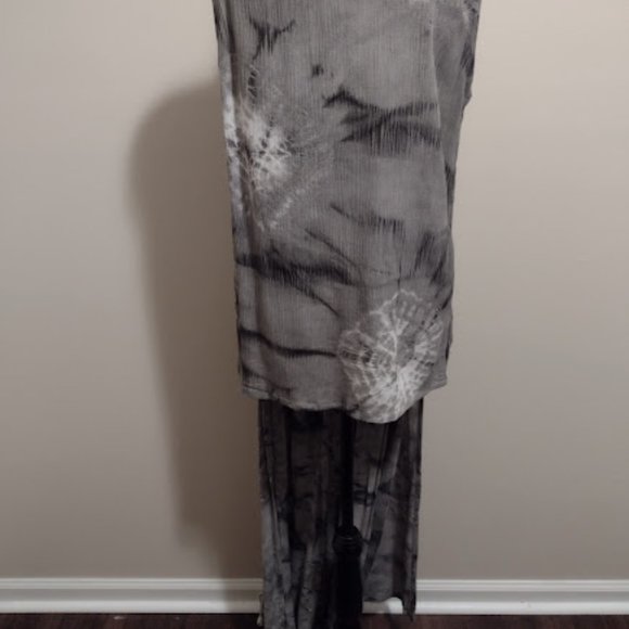Las Manos, 2pc Romper Set, Gray & Black Print, Top Size-M/L & Pants Size-S/M - Picture 2 of 7